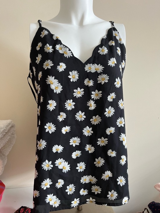 Socialite Tops - Socialite Black Floral Cami with Scalloped Edge